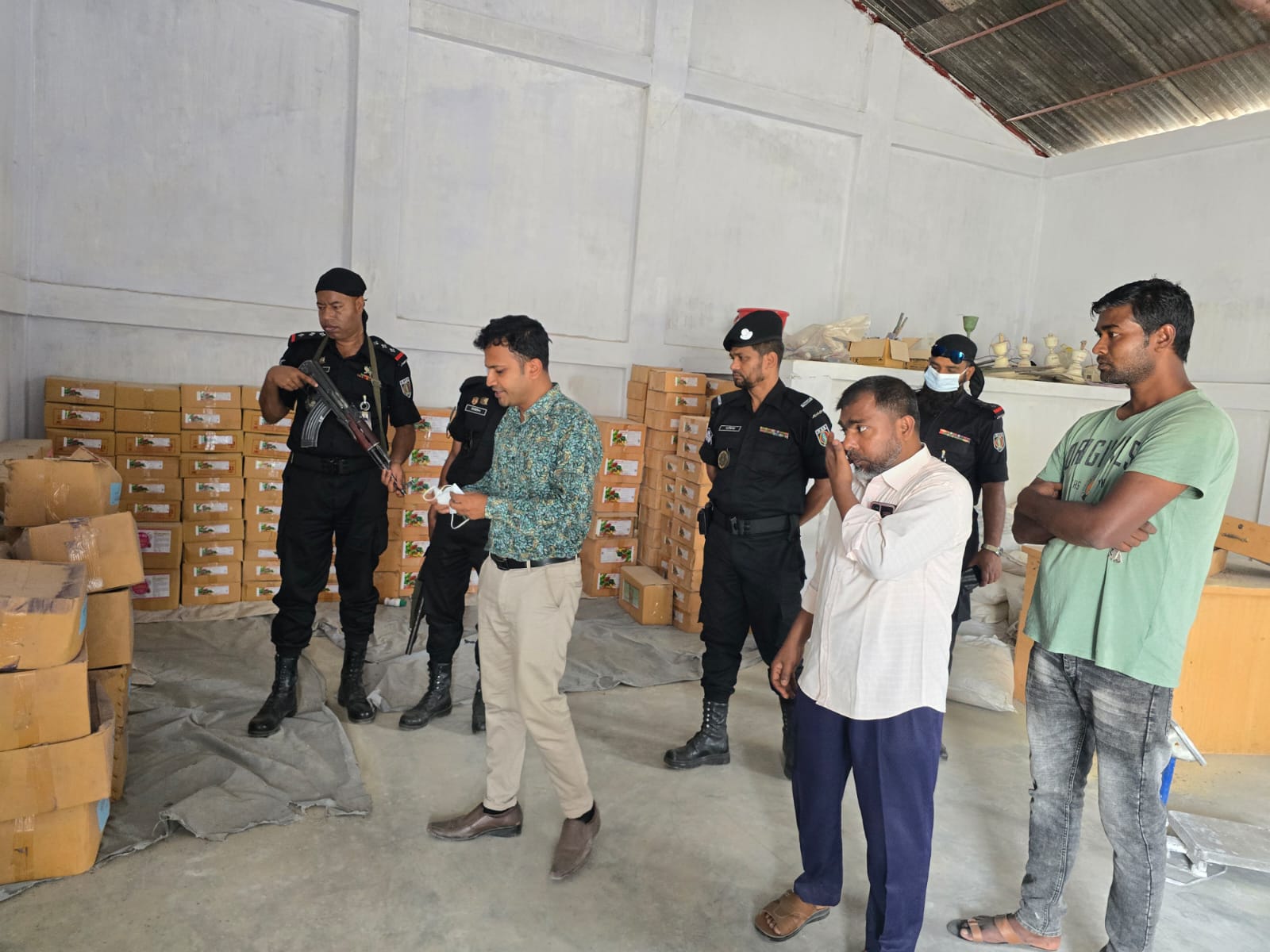 সার উৎপাদনে রাসায়নিকের পরিবর্তে মেশানো হয় বালু, প্রতিষ্ঠানকে জরিমানা